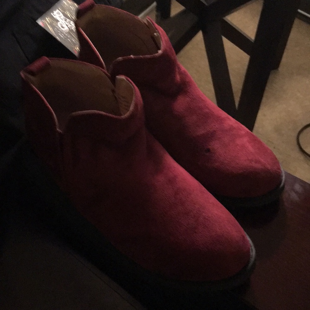 Shoe - Picture 2 of 3